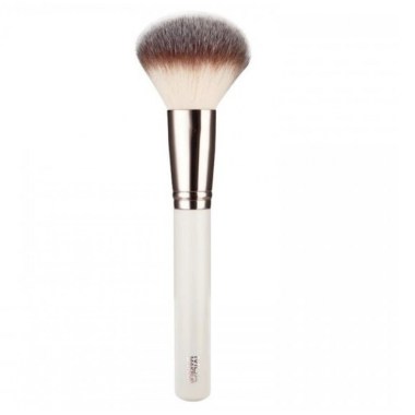 powder brush mua